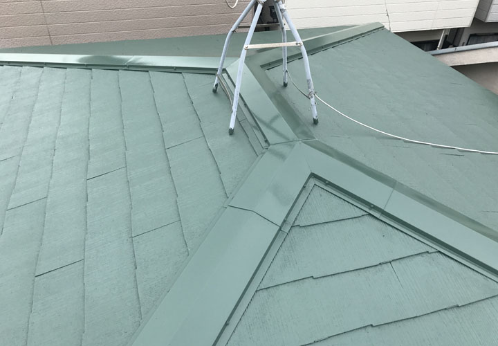 松戸市小金で遮熱塗料のサーモアイSiを使用した屋根塗装、クールミラノグリーンで爽やかな印象の屋根になりました
