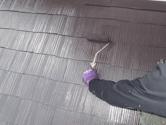 船橋市豊富町で苔が大量発生したスレート屋根の塗装を実施、耐候性の優れたファインパーフェクトベストを使用