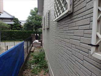 千葉市緑区誉田町にて防水性が低下したサイディング外壁に苔が発生、外壁塗装工事のご提案