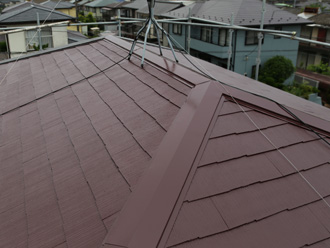 松戸市秋山にて天井の雨漏りのご相談、屋根カバー工法と屋根塗装工事で雨漏り解消