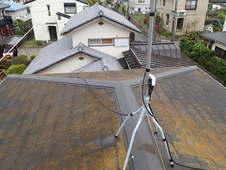 松戸市秋山にて天井の雨漏りのご相談、屋根カバー工法と屋根塗装工事で雨漏り解消