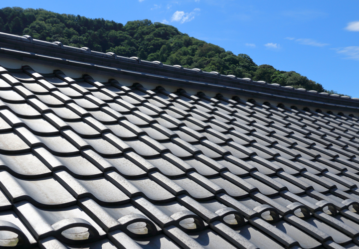 塗装不要な日本瓦の屋根、メンテナンス方法は？