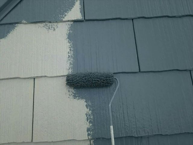 屋根の中塗りです。