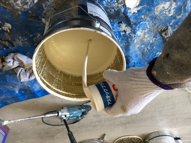 春日井市高森台で、低汚染塗料で外壁の上塗り塗装を行いました。