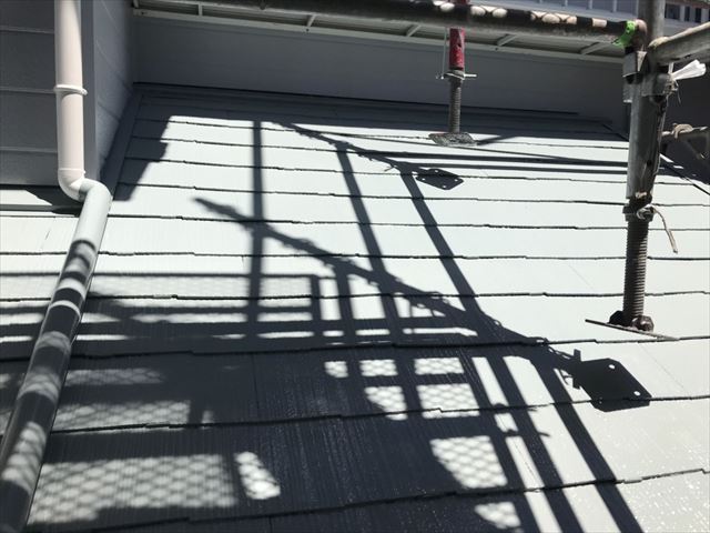 春日井市で、弱溶剤形二液遮熱フッ素塗料で下屋根の塗装です。