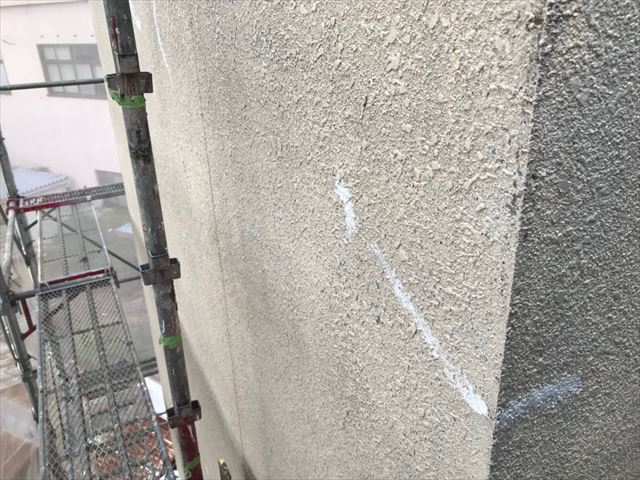 春日井市で、下地補修と外壁の下塗りを行いました。