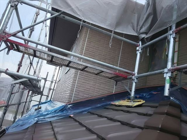 瓦屋根と外壁の取合い、補修