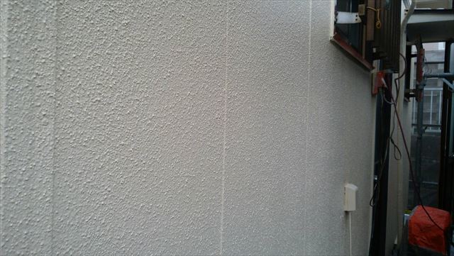 春日井市明知町で、外壁の下塗り塗装を行いました。