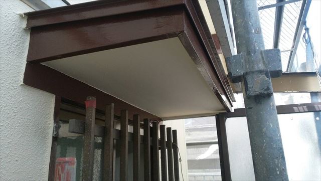 春日井市明知町で、外壁塗装工事が間もなく完成になります。
