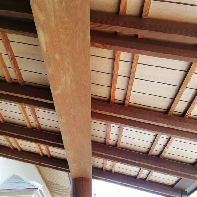 小牧市で外壁塗装を行っています、これはお家の周りの軒天井です。