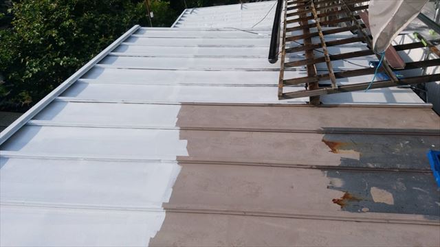 春日井市小野町で、トタンの屋根塗装をきれいに塗装しました。