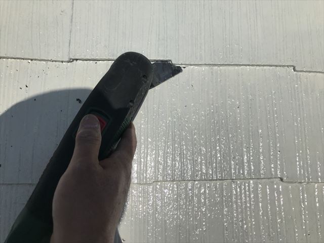 春日井市石尾台で、屋根の下塗り・中塗り塗装を行いました。