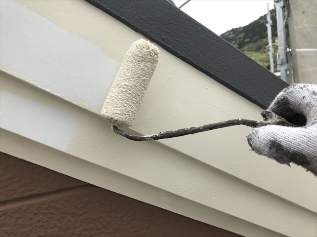 春日井市石尾台で、換気口・軒樋・破風板の塗装を施工しました。