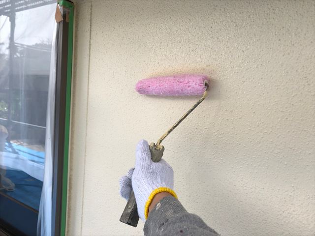 春日井市で外壁の下塗り１回目・２回目塗装を行いました。