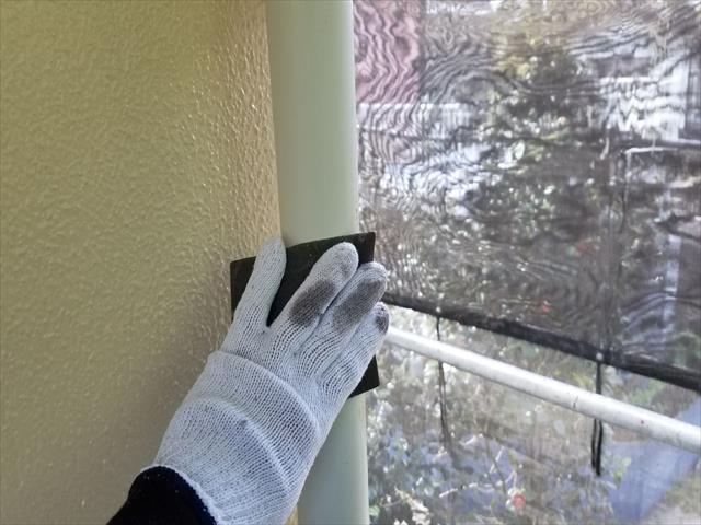 外壁塗装、雨樋の色を変えてアクセントに！高機能塗料でエコな家に。鉾田市外壁塗装現場