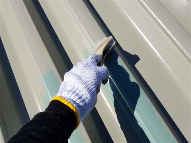 かすみがうら市の外壁塗装。屋根塗装は低汚染・高遮熱性の超低汚染リファインを使用