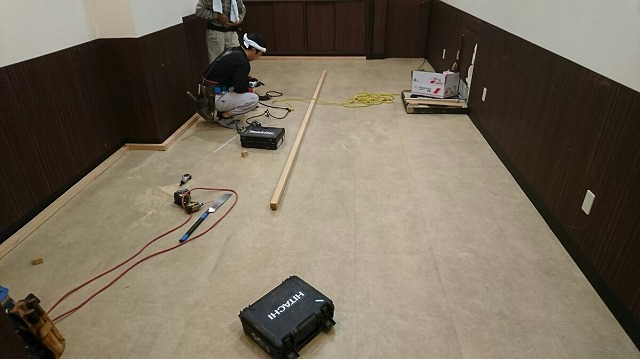 福島市　ホテルのレストランの床の高さを上げる改装工事