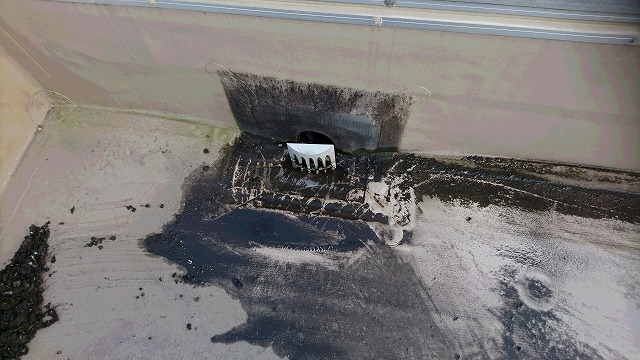 福島市の店舗ビルの雨漏りで、屋上防水の調査に行ってきました