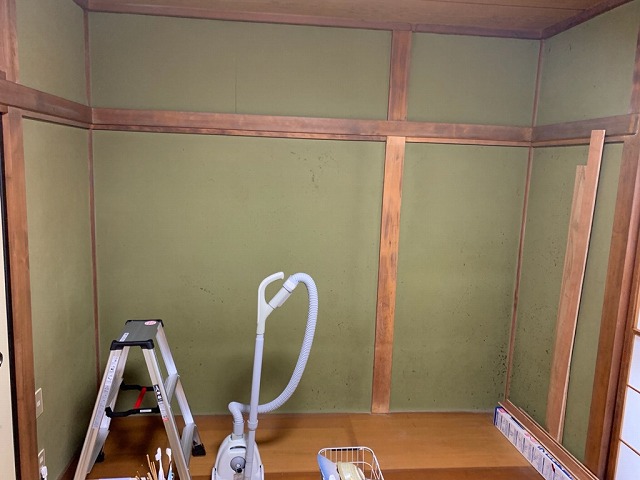 伊達郡川俣町へ内部じゅらく壁塗り替えと木部の漂白の現調