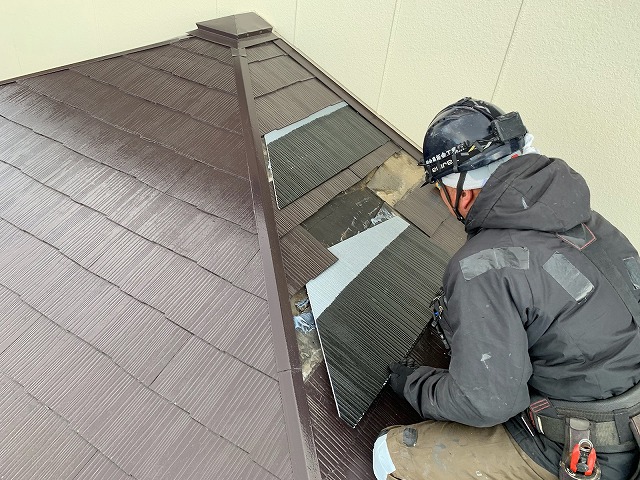 福島市大森で割れた塗り替えたてのコロニアル屋根の差し替え工事