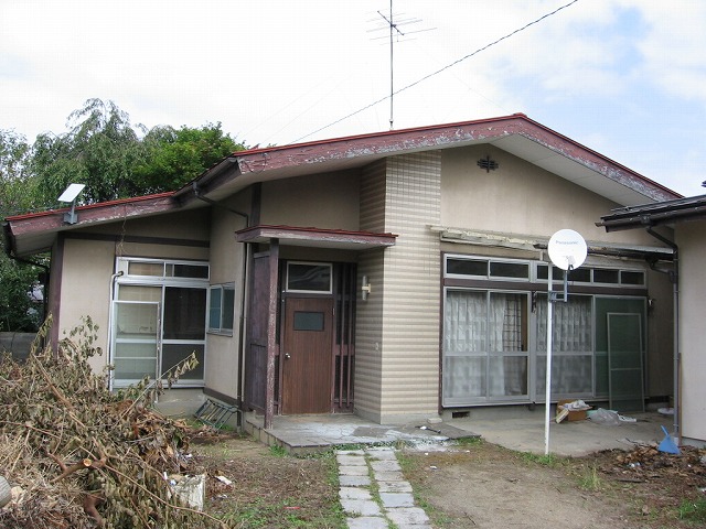 福島市岡部で空き家の状態で７年が経過した住宅の外部現調
