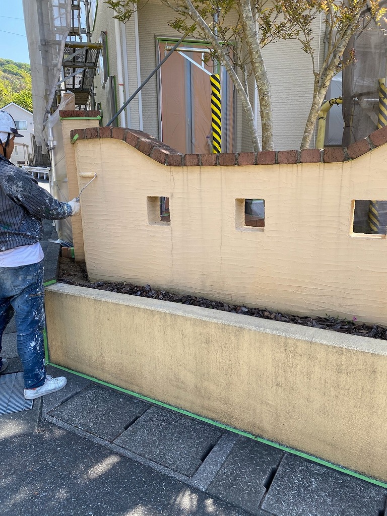 福岡市東区で一軒家の塀塗装ベランダ防水を行いました。