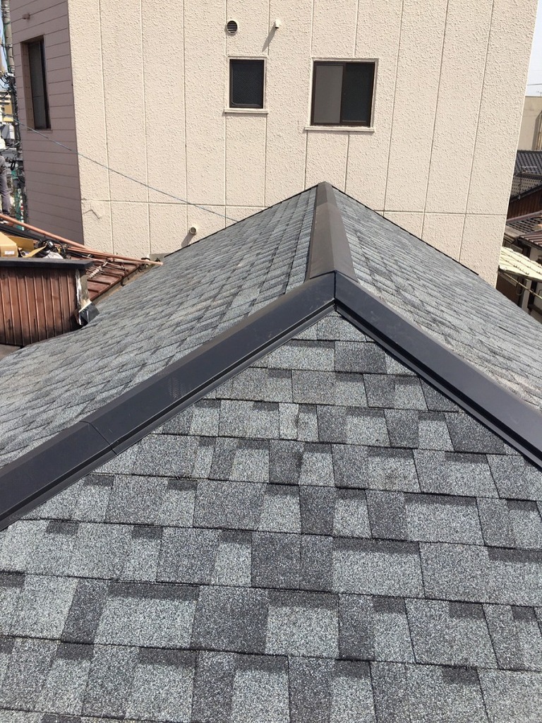 戸畑区の店舗屋根にアスファルトシングル屋根材を使用しました。
