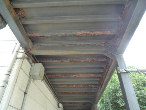 沼津市アパートで老朽化が進み鉄骨部の補強と塗装
