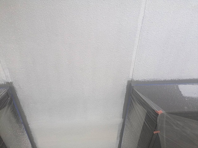 伊那市:エピテックフィラーAEⅡを使ったモルタル外壁塗装工事の下塗りが完了