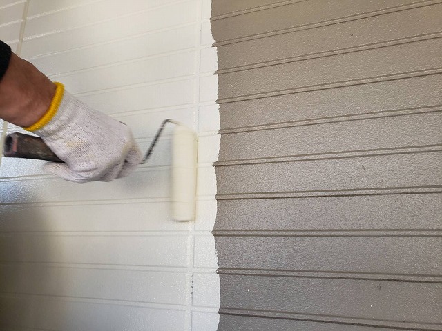 飯田市育良町にて傷みの激しい外壁をフッ素系塗料でツートンカラーに塗り替え施工