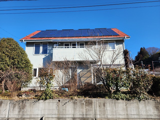 下伊那郡松川町にて苔の生えたコロニアル屋根と外壁サイディングの塗り替えのための現場調査