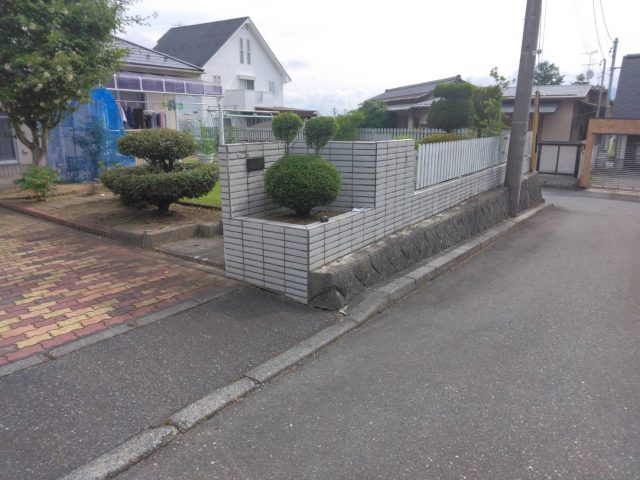上伊那郡宮田村：敷地周囲に設置しているタイル仕上げのブロック塀のリフォーム