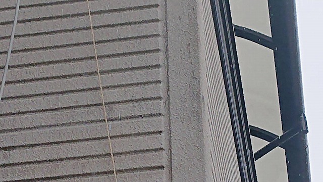 上伊那郡宮田村：リシン吹き付け仕上げのALC外壁の目地でひび割れ