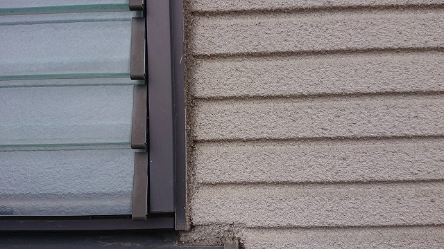 上伊那郡宮田村：ALC外壁のサッシ際の苔やカビ、その他著しい汚れ