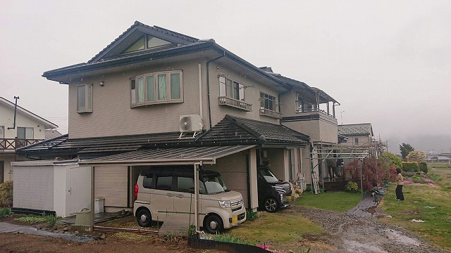 上伊那郡宮田村：外壁塗装工事を行う前のリシン吹き付け仕上げの住宅