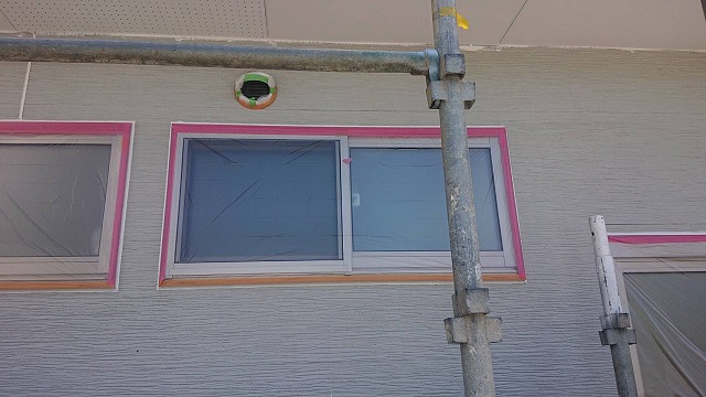 伊那市：外壁の窓や換気ガラリにマスキングテープ養生