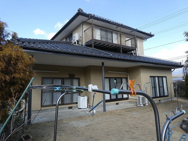 飯田市：中間色で塗装工事を行ったALC外壁の住宅