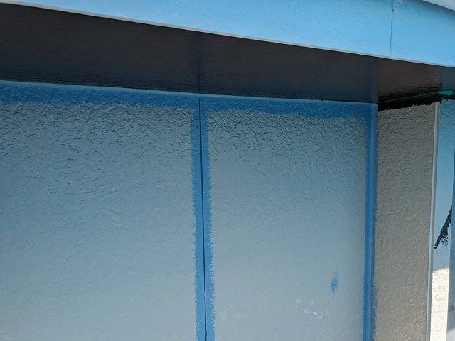 伊那市：外壁サイディングへの中塗り塗装の施工状況