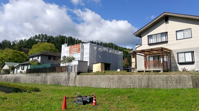 飯田市にてコーキングの打ち替えとサイディングの補修を外壁塗り替えの前に実施