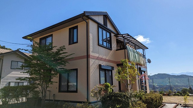 飯田市にて付帯部塗装と外壁塗り替え工事の上質でおしゃれな完成後の全体出来栄え