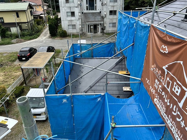 伊那市：コロニアル屋根塗装工事が完了した住宅