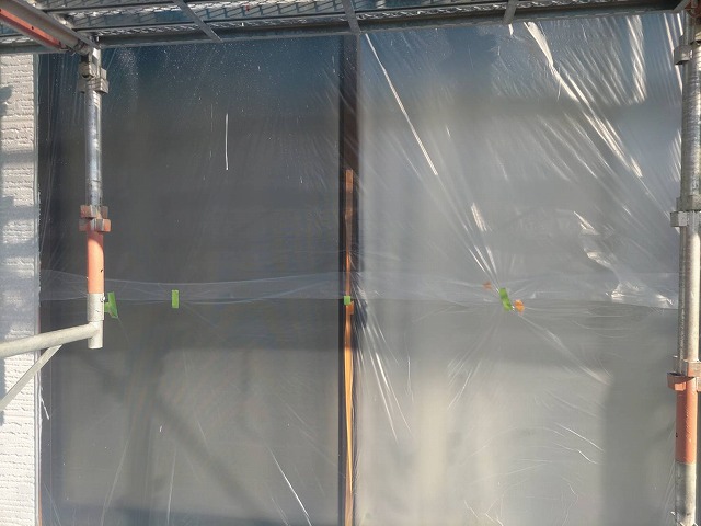 伊那市：外壁塗装工事で窓廻りに養生の施工