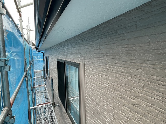 飯田市毛賀で外壁サイディングを高耐候性、低汚染性のラジカル制御型塗料で塗り替え施工