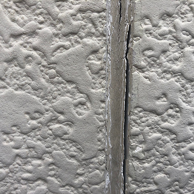 揖斐郡池田町でベランダの腐食が酷く外壁のシーリングの劣化が目立つ