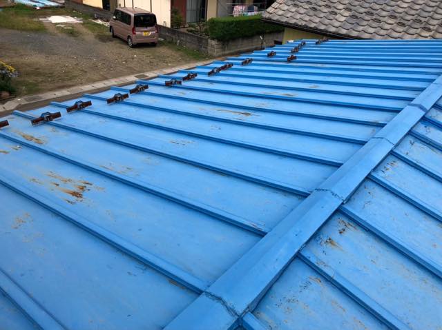 岐阜市でチョーキングが発生しサビが広がっている瓦棒屋根の調査
