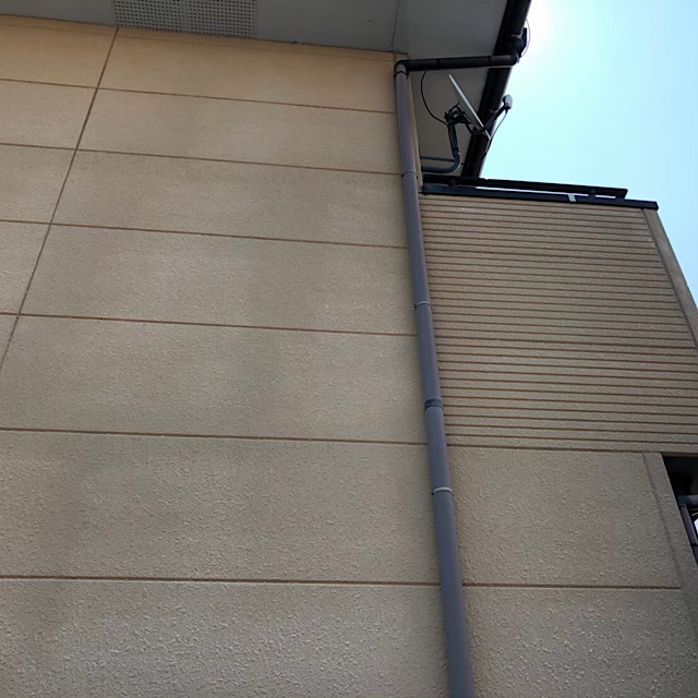 岐阜市で外壁の経年劣化による塗膜の剥がれと防水性の低下