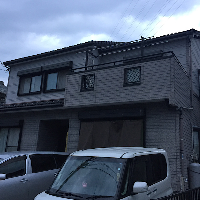 安八郡神戸町で雨漏りしていた外壁を現場調査しシーリング工事で直しました。