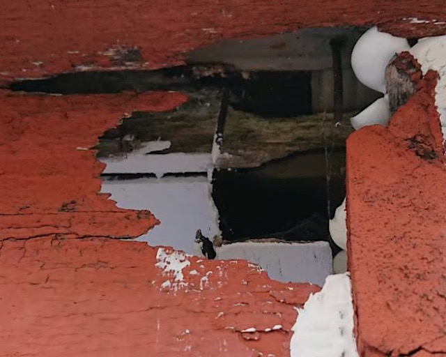 揖斐郡池田町で瓦棒屋根のサビと外壁塗装の色あせや腐朽している現場のご紹介