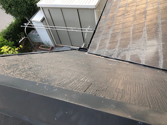 大垣市で屋根の塗膜剥がれと外壁にひび割れとシーリング剥離で防水性が不安