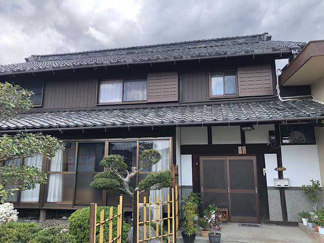 岐阜市で屋根瓦葺き替え一文字軒瓦葺き替えの相談と現場調査をしました